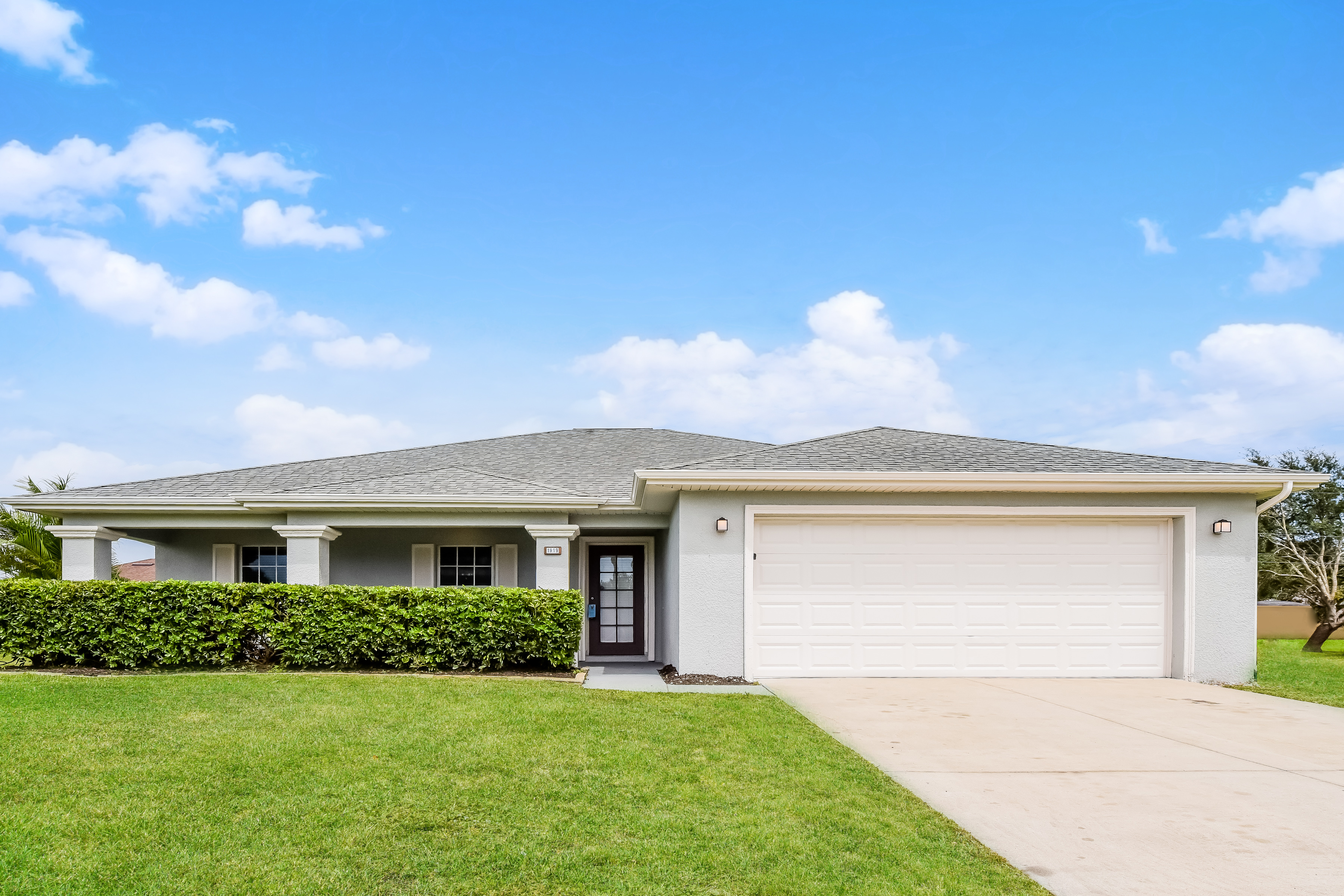 1919 NE 14th St Cape Coral, FL 33909